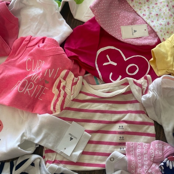 BABY GIRL onesies💗CRAZY DEAL 0-3 mos shirt sleeve, long sleeve and sleeveless! - Picture 9 of 14